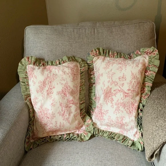 Pair of Rose Ruffled Off White & Pink Toile Pillows - Picture 7 of 12